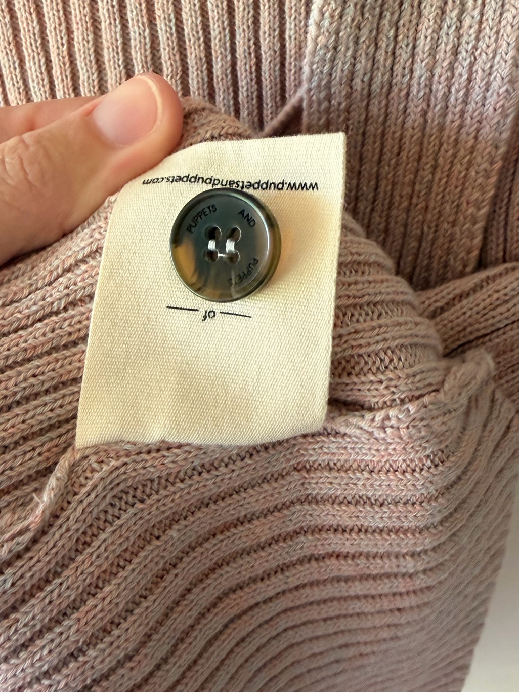 New Puppets And Puppets 100% Cotton Rubbed Knit Sweater Size Medium Tan — image 6 of 8